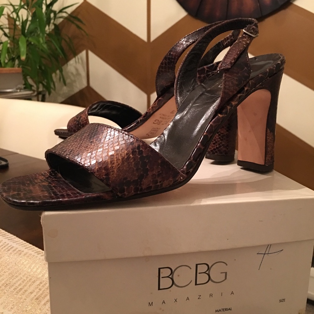 BCBG Brown and Burgundy Snakeskin slingback